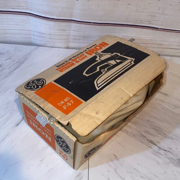 GE Travel Spray Steam & Dry Vintage Iron F47 - Picture 2 of 14